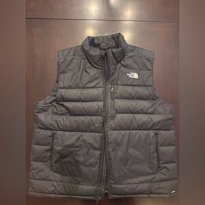The North Face Men's Charcoal Puffer Vest. XXL